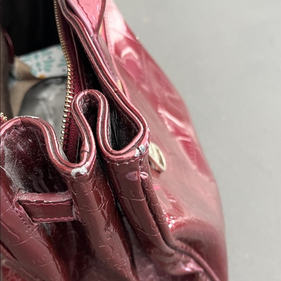 Elegant Burgundy Crocodile-Embossed Satchel - Picture 8 of 15